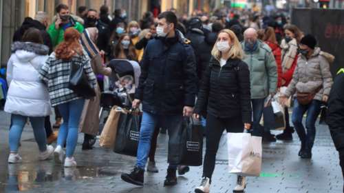 Πρασσάς για μετάλλαξη Όμικρον: Πιο μεταδοτική από την Δέλτα αλλά χωρίς βαριά νόσηση