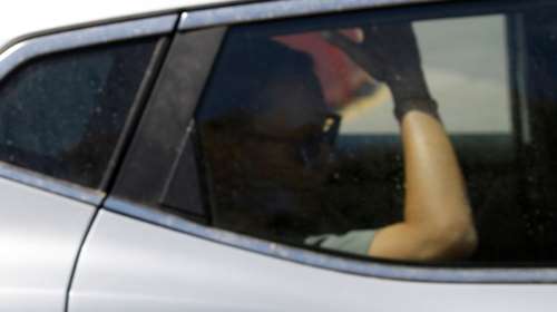 Παλαιό Φάληρο: Τα γύρισε η μητέρα της 3χρονης - Άλλαξε την αρχική της ομολογία - &quot;Το παιδί γλίστρησε και έπεσε στη θάλασσα&quot;