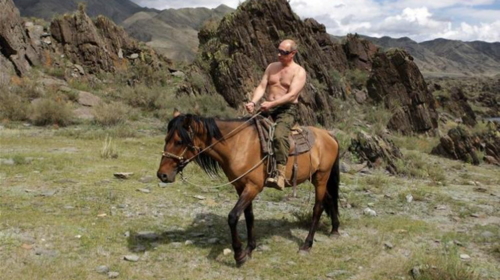 Ειρωνεύεται ο Πούτιν τους G7: &quot;Αηδιαστικό θέαμα&quot; αν εμφανίζονταν με γυμνά στήθη