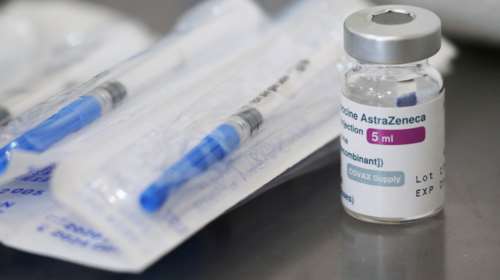 AstraZeneca: Ο Παγκόσμιος Οργανισμός Υγείας συνιστά τη συνέχιση των εμβολιασμών