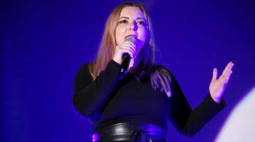 Χρύσα Κατσαρίνη: Ο πατέρας μου με χτύπαγε - Σύντροφός μου πήγε να με πνίξει [βίντεο]