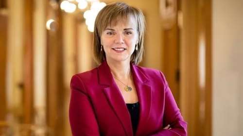 Η &quot;τσαρίνα&quot; που σκέφτεται ο Μητσοτάκης για το Οικονομικών - Ποια είναι η Χριστίνα Παπακωνσταντίνου