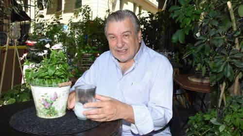 Τάσος Χαλκιάς: Μένουμε σπίτι μέχρι να τα ξαναπούμε από το θεατρικό σανίδι [βίντεο]