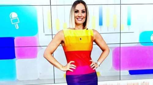 Ελεονώρα Μελέτη: Το μίντι  φόρεμα "ουράνιο τόξο" που έκανε πάταγο στην εκπομπή [Εικόνα]