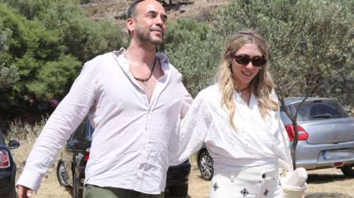 Πάνος Μουζουράκης - Μαριλού Κόζαρη: Με χαλαρό look στο πάρτι μετά τον γάμο τους