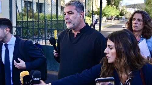 Ο Μπισμπίκης ζήτησε συγγνώμη και πήγε γλυκά σε όσους υπέστησαν ζημιές από το τροχαίο στη Φιλοθέη