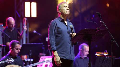 Γιώργος Νταλάρας: Η μισή δισκογραφία είναι σκουπίδια - Νέοι τραγουδιστές αναγκάζονται να βάζουν στο στόμα τους ακαθαρσίες