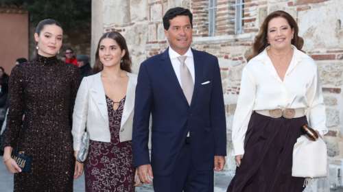 Αριέτα Μοράλες: Η εντυπωσιακή &quot;άγνωστη&quot; κόρη της Αλεξίας Ντε Γκρες στον γάμο του Νικόλαου [εικόνες]