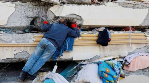 Σεισμός στην Τουρκία: Κατάσταση έκτακτης ανάγκης κήρυξε ο Ερντογάν σε 10 επαρχίες - Πάνω από 5.100 οι νεκροί [εικόνες]