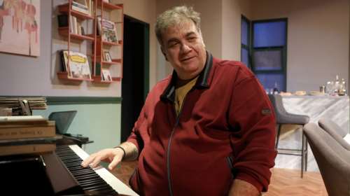 Δημήτρης Σταρόβας: Η κόρη μου δε μου μιλάει- Θα ήθελα να είμαστε πιο κοντά