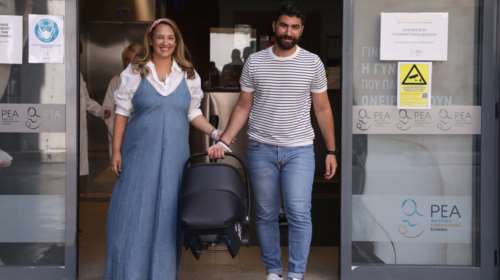 Κλέλια Πανταζή: Εξιτήριο από το μαιευτήριο, μαζί με το νεογέννητο μωράκι της [Εικόνες]