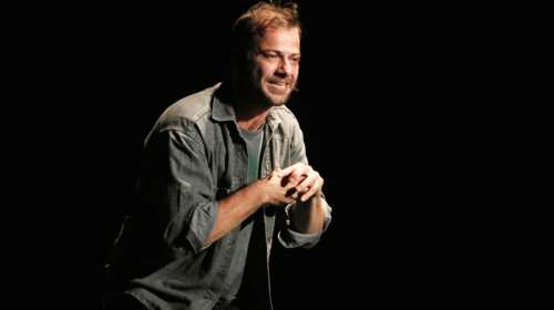 Ατύχημα για τον Ορέστη Τζιόβα - Τον αντικατέστησαν στην παράσταση που πρωταγωνιστούσε