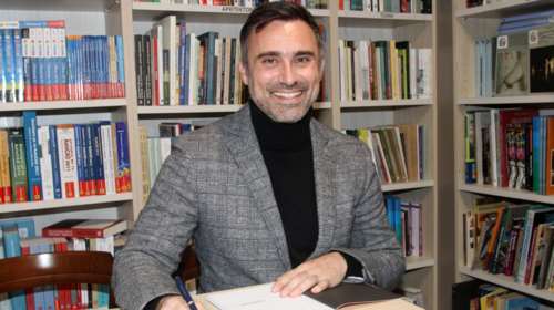 Αποστομωτική απάντηση Καπουτζίδη σε Κούγια: Μακάρι κάποιος πατέρας να κοιτάξει με περηφάνια τον γκέι γιο του, όπως εμένα ο δικός μου