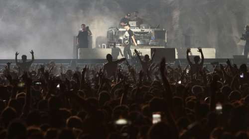 Ο ΛΕΞ έβαλε ξανά φωτιά στο ΟΑΚΑ - Ντελίριο και στη δεύτερη συναυλία του [εικόνες - βίντεο]