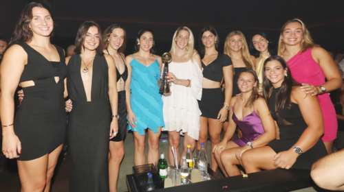 Τα &quot;χρυσά&quot; κορίτσια της Εθνικής πόλο γλέντησαν ελληνικά μετά τoν θρίαμβο στη Σιγκαπούρη  – [εικόνες]