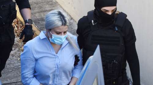 Επίθεση με βιτριόλι: &quot;Πρώτη φορά κατηγορούμενη ήρθε βαμμένη, με περιποιημένο μαλλί - Δεν έσκυψε το κεφάλι ούτε μία φορά&quot;