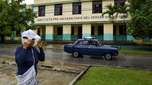 Ενισχύθηκε ο κυκλώνας Ραφαέλ προτού αρχίσει να πλήττει την Κούβα- Ανέβηκε σε "κατηγορία 3"