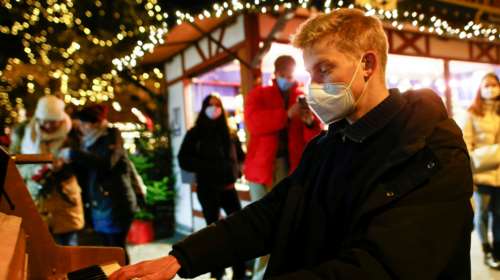 Μετάλλαξη Όμικρον: Μπήκε και στην Ευρώπη και σκορπά ανησυχία ενόψει Χριστουγέννων - Προβληματισμός στην Αθήνα