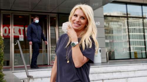 Αυτό είναι το Massimo Dutti πουκάμισο που ταιριάζει τέλεια με τζιν: Το φόρεσε και η Ελένη Μενεγάκη