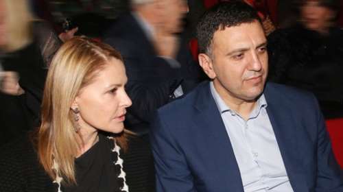 Βασίλης Κικίλιας: Η πρώτη τρυφερή φωτογραφία με τη Τζένη Μπαλατσινού μετά τη γέννηση του γιου τους