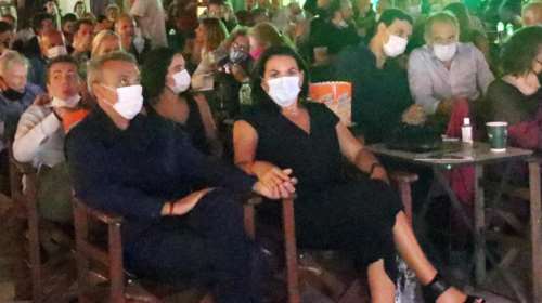 Αχώριστοι η Όλγα Κεφαλογιάννη &amp; ο Μίνως Μάτσας: Χέρι - χέρι σε βραδινή έξοδο