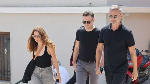 Κηδεία Μιχελή: Το συγκινητικό μήνυμα στο στεφάνι από την παρέα του &quot;Παρά Πέντε&quot;