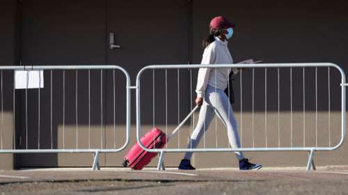 Η μετάλλαξη της Ουγκάντα έφτασε και στην Ελλάδα από γυναίκα που ταξίδεψε στην Αφρική - Τι ξέρουμε για το άγνωστο στέλεχος