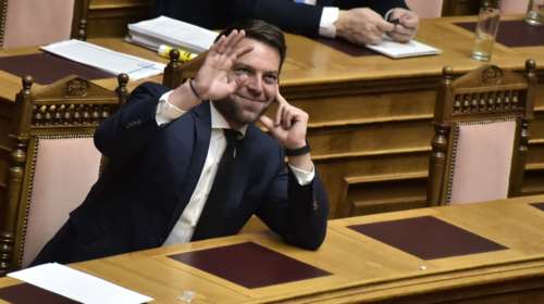 Στέφανος Κασσελάκης: Επέστρεψε από την Αρκαδία και εμφανίστηκε στη Βουλή - Πού κάθισε [Εικόνες]