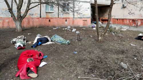 Ουκρανία: Φωτογραφίες σοκ του Reuters με νεκρούς σε πάρκο της Μαριούπολης - Μάχες στο κέντρο της πόλης