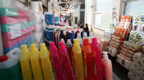 Αλυσίδα σούπερ μάρκετ παρασκεύαζε &quot;μαϊμού&quot; απορρυπαντικά - Θα πληρώσει 297.000 ευρώ στην Ariel