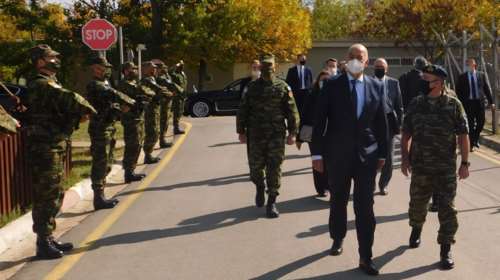 Επίσκεψη Δένδια στην έδρα της Ελληνικής Δύναμης Κοσσυφοπεδίου