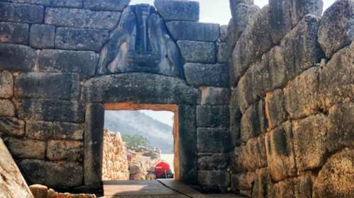 Φωτιά στις Μυκήνες: Fake news ότι η Πύλη των Λεόντων μαύρισε από την πυρκαγιά