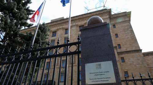 Ρωσία: Η Μόσχα απειλεί να επιβάλει σκληρά αντίποινα εναντίον της Πράγας για τις απελάσεις ρώσων διπλωματών