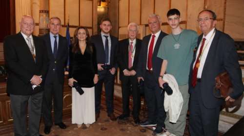 Η Ακαδημία Αθηνών βράβευσε τους ήρωες των Τεμπών - Τους νέους που έσωσαν άλλους επιβάτες του τρένου [Βίντεο]