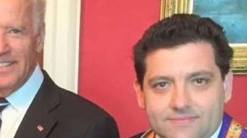 Ενας Μητσοτάκης στον Λευκό Οίκο: Ο σεφ ξάδελφος του πρωθυπουργού που θα μαγειρεύει για τον Τζο Μπάιντεν