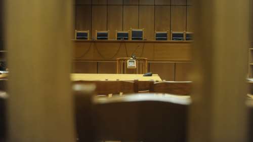 Ολες οι αλλαγές στον Ποινικό Κώδικα: Μόνο ισόβια πλέον για ανθρωποκτονία, ομαδικό βιασμό και βιασμό ανηλίκου