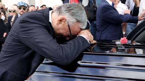 Συγκινεί ο ψυχίατρος Δημήτρης Σούρας: Σκορπίσαμε την τέφρα της Μάρθας Καραγιάννη στο Κερατσίνι