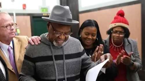 ΗΠΑ: Αποζημίωση 7 εκατ. δολαρίων σε 71χρονο Αφροαμερικανό - Έμεινε μισό αιώνα στη φυλακή για φόνο που δεν διέπραξε