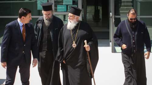 Κορονοϊός: Πόλεμος με τους ακραίους ιερείς που κάνουν &quot;ιερό αντάρτικο&quot; στα μέτρα προφύλαξης
