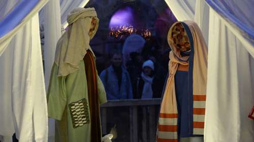 Βρυξέλλες: Η &quot;συμπεριληπτική&quot; φάτνη χωρίς φύλα προκαλεί έριδες - &quot;Προσβάλλει τις παραδόσεις&quot; [εικόνες]