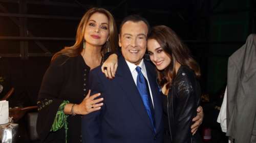 Ο Τόλης Βοσκόπουλος έκλεισε τα 80 - Η τρυφερή αγκαλιά της Γκερέκου και η εντυπωσιακή τούρτα [εικόνα]