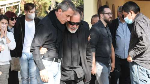 Συγκίνηση στο τελευταίο &quot;αντίο&quot; στον ηθοποιό Ηλία Ζερβό - Ποιοι έδωσαν το παρών [εικόνες]