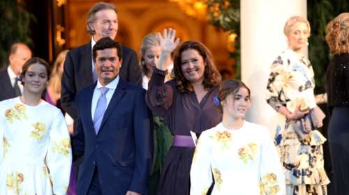 Επέτειος γάμου και γενέθλια για την Αλεξία: Η ζωή στο &quot;Νησί της Αιώνιας Άνοιξης&quot; με τον σύζυγο και τα 4 παιδιά τους