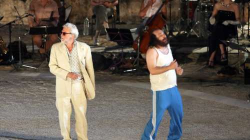 Η κριτική του Αθηνοράματος για τους &quot;Σφήκες&quot; της Λένας Κιτσοπούλου - Η παράσταση που δίχασε το κοινό