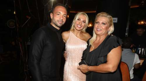 Κωνσταντίνα Σπυροπούλου: Στην κουζίνα με τους γονείς της - "Έχουμε μάθημα μαγειρικής"