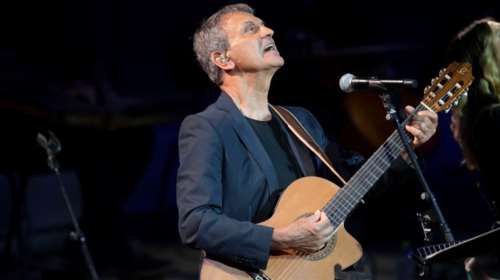 Νέο ειρωνικό σχόλιο Γιώργου Νταλάρα σε δημοσιογράφους: Μπράβο, θα χαίρονται οι δικοί σας γι’ αυτό που κάνετε [βίντεο]