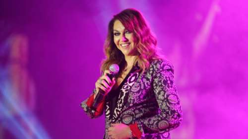 Εξώδικο σε σκληρή γλώσσα από την Καίτη Γαρμπή προς το κέντρο όπου τραγουδά ο Μαζωνάκης