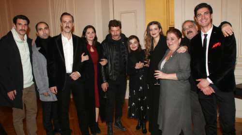 Άγριες Μέλισσες: Όλο το Διαφάνι στην πρεμιέρα της &quot;Λενιώς&quot; στο θέατρο [Εικόνες]