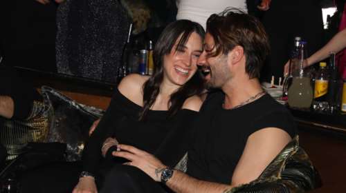 Γιώργος Καράβας - Ραφαέλα Ψαρρού: Οσκαρική εμφάνιση σε λαμπερό event - Πόζαραν στο κόκκινο χαλί [εικόνες]