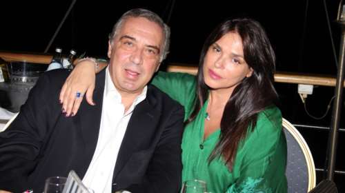 Σήλια Κριθαριώτη - Νίκος Τσάκος: Με τις δίδυμες κόρες τους σε μία ξεχωριστή στιγμή